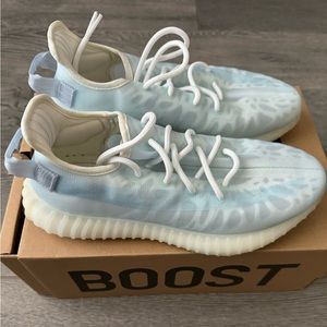 Yeezy 350 V2 Adidas.  Size 9
